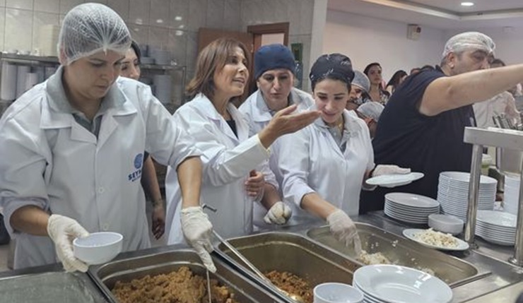 Adana- Seyhan Belediyesi, Kent Lokantası’nın ilkini açtı. Adanalıların yoğun ilgisiyle