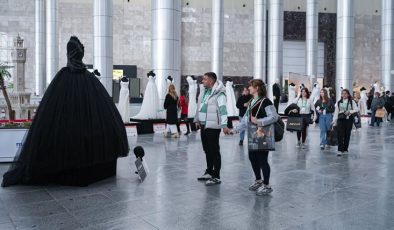 Kadına yönelik şiddete siyah gelinlikle dikkat çektiler