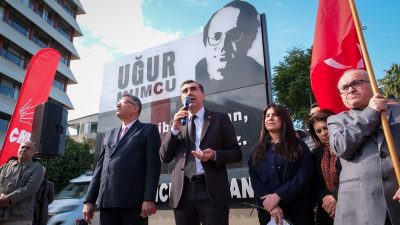 Uğur Mumcu, İstasyon Meydanı Uğur Mumcu Anıtı önünde düzenlenen törenle