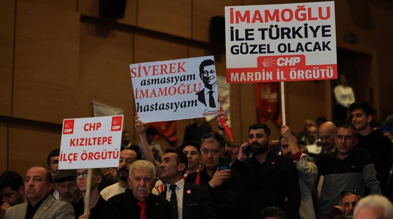 Pek çok okuyucum ve dostum, “Türkiye’deki gelişmeler hakkında neden yazmıyorsun” diye soruyorlar.