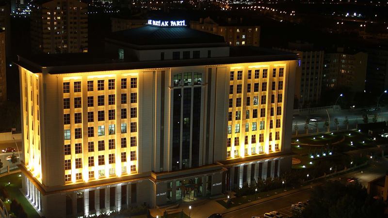 Komisyon üyelerinin vereceği karar öncesinde AKP Grubu kapalı bir toplantı
