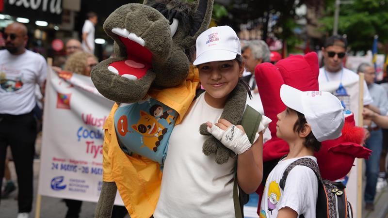 Eskişehir Tiyatro Festivali coşkuyla başladı Eskişehir Anakent Belediyesi Şehir Tiyatroları tarafından düzenlenen tiyatro festivalinin açılışı,