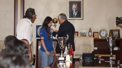 Adana Anakent Belediyesir U18 Kızlar Basketbol Takımı, Fenerbahçe’yi yenerek Türkiye