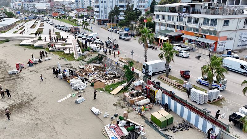 Adana’da kamuya ait sahil alanları ile su kıyılarında yıllardır süregelen