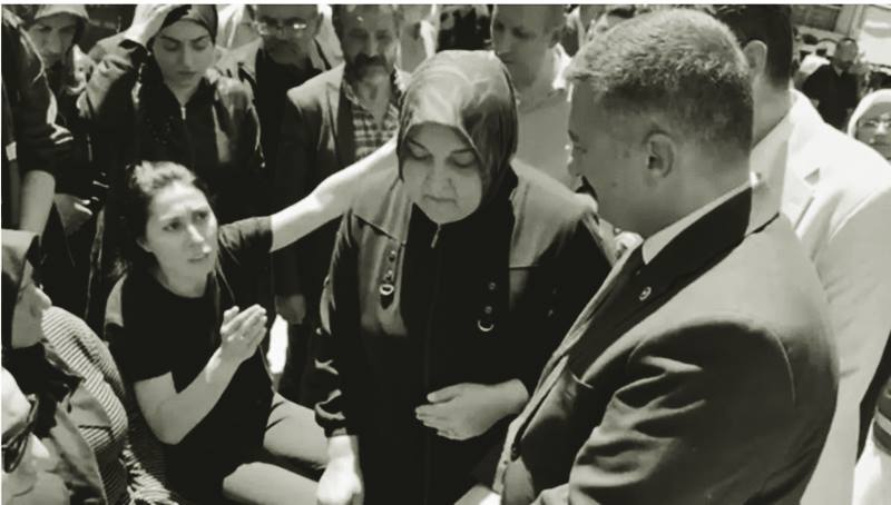 Acılı şehit ablası, cenaze töreninde hiçbir AKP’li görmek istemediğini söylerken,