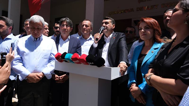 CHP Adana İl Başkanlığı, Adana Anakent Belediyesi önünde geniş katılımlı