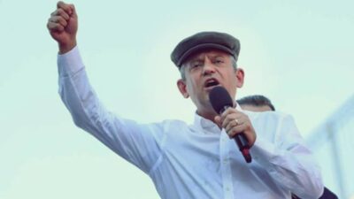 CHP’nin Adıyaman İl Başkanlığı önünde geniş katılımlı bir Halk Buluşması