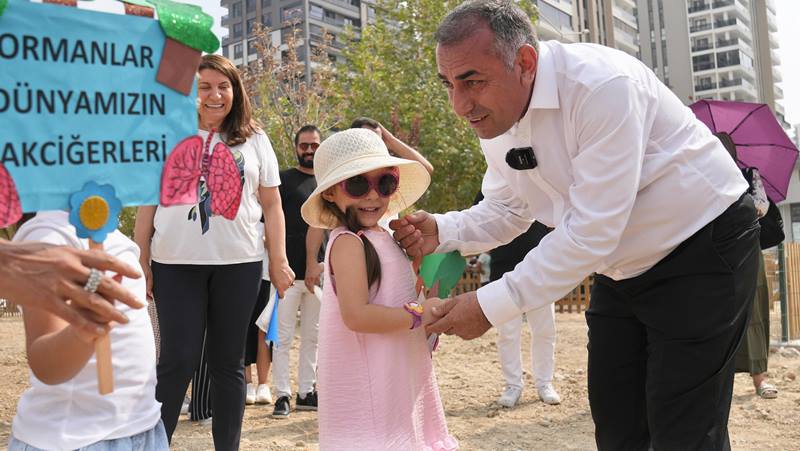 Adana Anakent Belediyesi, yanan ormanlara ve çocuklara umut olmak için