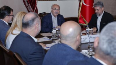 Adana Valisi Yavuz Selim Köşger, Valilik Taşköprü Binası’nda Büyük Aile