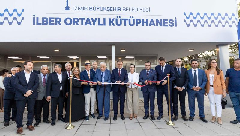 İzmir’e İlber Ortaylı Kütüphanesi açıldı İzmir Anakent Belediyesi, Kültürpark’ta Prof. Dr. İlber Ortaylı’nın adını taşıyan
