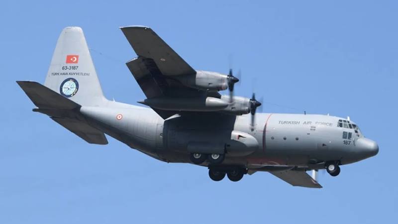 Türk Silahlı Kuvvetleri’ne ait C-130 tipi askeri kargo uçağı, Azerbaycan’dan