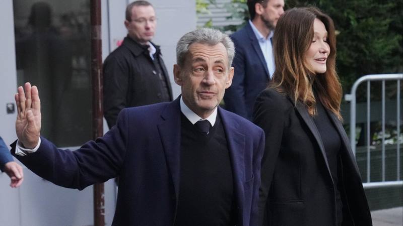Fransa’nın eski Cumhurbaşkanı Nicolas Sarkozy, beş yıl hapis cezasına çarptırılmasının