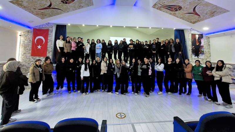 İsmet İnönü Kız Mesleki ile Teknik Anadolu Lisesi’nde düzenlenen bilgi