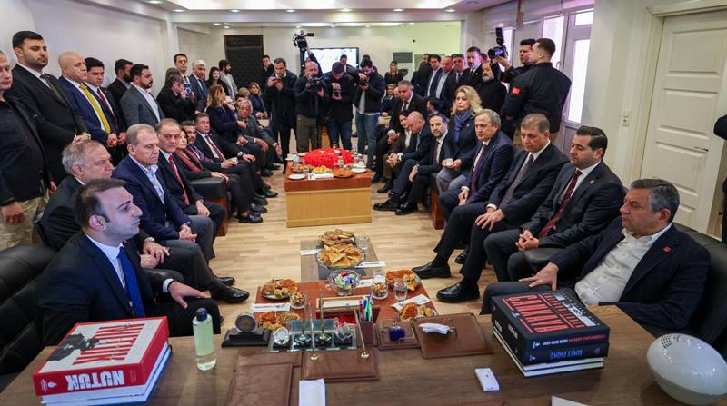 CHP Genel Başkanı Özgür Özel ile İzmir Anakent Belediye Başkanı