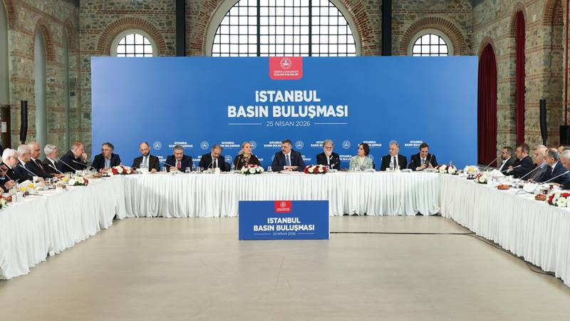 Gazeteci Saymaz’dan bakanlığa “altın günü” tepkisi Gazeteci İsmail Saymaz, İçişleri Bakanı Mustafa Çiftçi’nin İstanbul’da gerçekleştirdiği basın