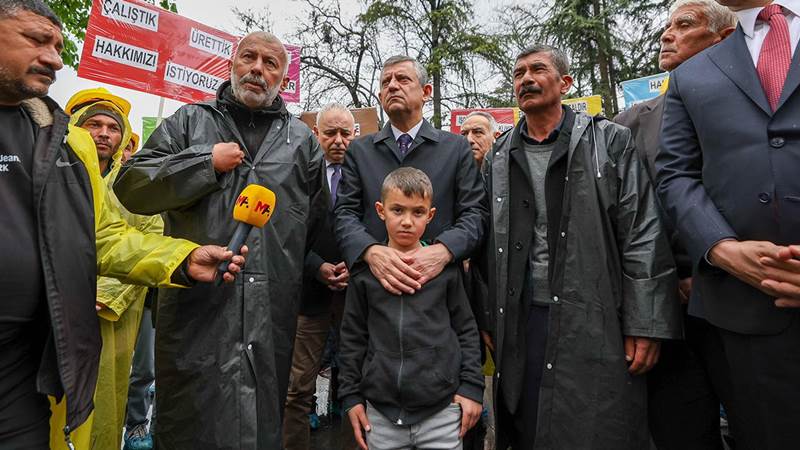 Eskişehir’den yola çıkarak Ankara’ya varan Doruk Madencilik işçileri, ödenmeyen emek
