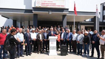 Karataş Abdullah Tekin Ek Hizmet Binası Kompleksi önünde düzenlenen buluşmada