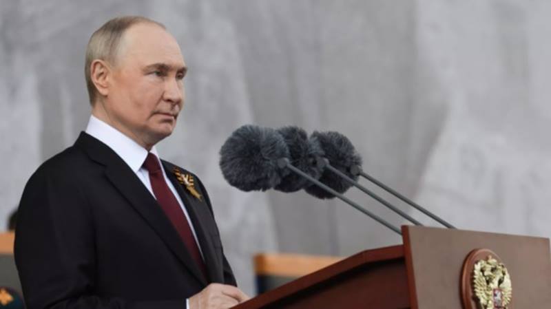 Rusya Devlet Başkanı Vladimir Putin, bugün kutlanan Zafer Bayramı dolayısıyla