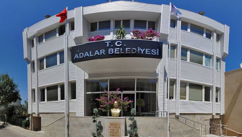 Adalar Belediye Başkanı Ali Ercan Akpolat ile 34 kişi tutuklandı Adalar Belediye Başkanı Ali Ercan Akpolat'ın da aralarında bulunduğu 35