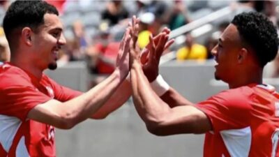Kuzey Amerika'nın ev sahipliği yaptığı büyük futbol şöleni başladı. 