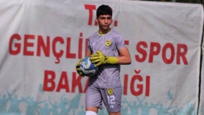 Adana Demirspor altyapısıyla taçlandıran genç eldiven, ardından Adanaspor’a geçerek seçkin