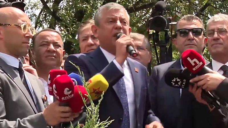 Özel’den Kılıçdaroğlu’na tepki: Atanmış birisi CHP Genel Başkanı Özgür Özel, meclis çatısı altında yaşanan toplu