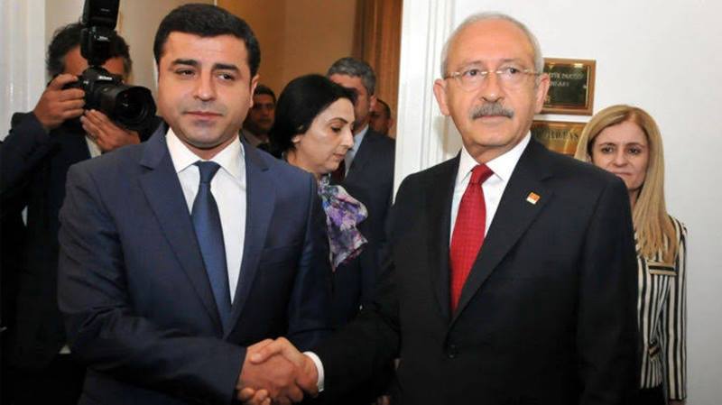 Kılıçdaroğlu’nun, Demirtaş ile görüşme isteğine “ret” Kılıçdaroğlu’nun, katıldığı televizyon programında milletvekili dokunulmazlıklarının kaldırılmasına yönelik anayasa değişikliğine