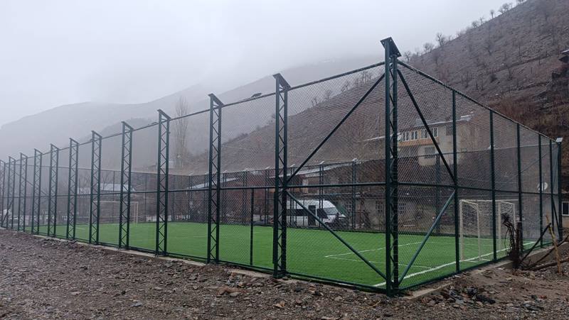 Feke’deki spor alanları Meclis gündeminde Ayhan Barut, Feke’de yapılan 9 halı saha ve spor alanı