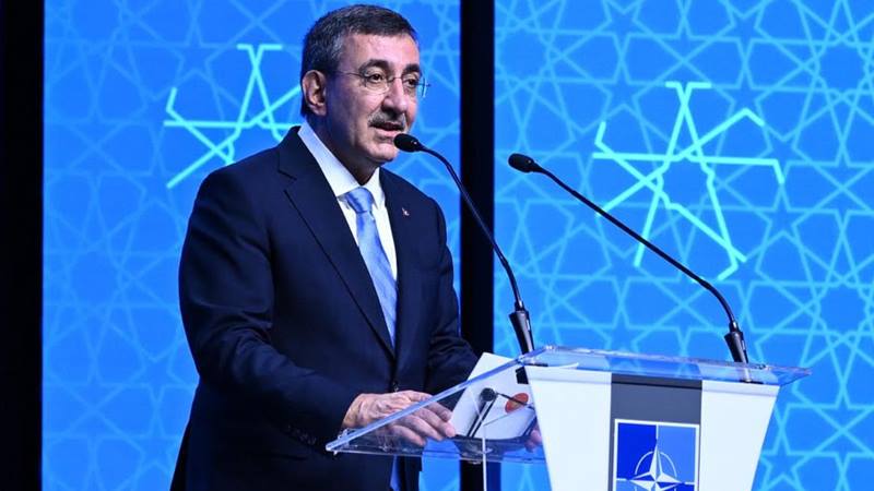 Savunma dışsatımında yeni dönem: İlk 10 ülke hedefleniyor Cumhurbaşkanı Yardımcısı Cevdet Yılmaz, Ankara’da düzenlenen Savunma Sanayii Kurultayı’nda önemli