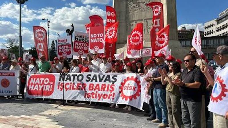 DİSK üyelerinden İstanbul’da NATO Zirvesi protestosu DİSK üyeleri, Ankara'da düzenlenecek NATO Zirvesi öncesinde İstanbul'da kitlesel bir