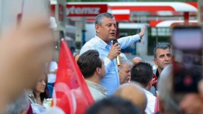 Cumhuriyet Halk Partisi önderi Özgür Özel, Zonguldak kentinde esnafı tek