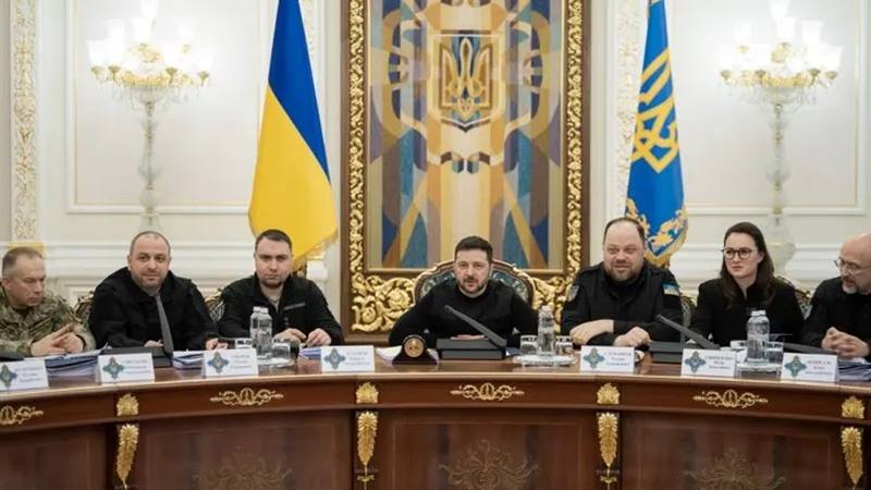 Ukrayna Cumhurbaşkanı Volodimir Zelenskiy, Rusya ile çatışmalar sürerken yönetim kademesinde