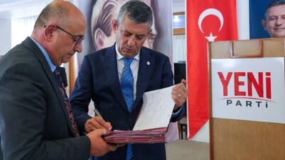 Özgür Özel'in genel başkan seçilmesinin ardından Yeni Parti'de grup başkanvekilleri,