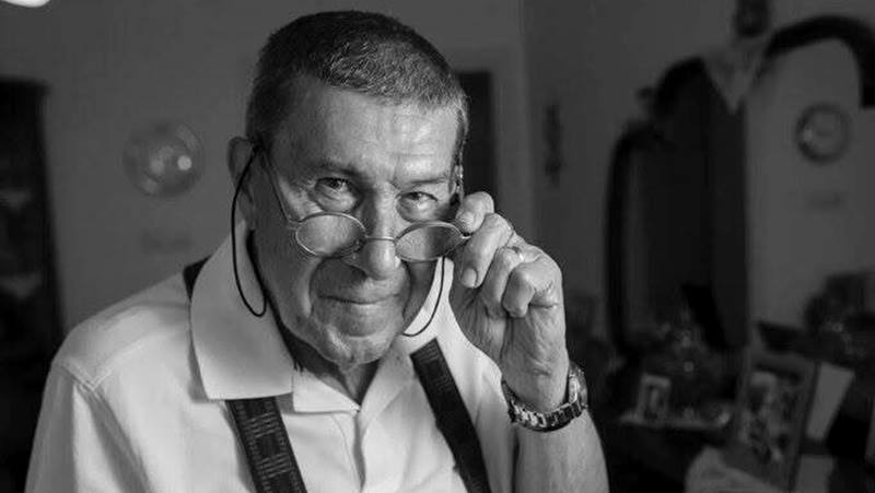 Oyunculuk dönemi boyunca 72 yapımda görev alan, ülkemizde sahne sanatlarının